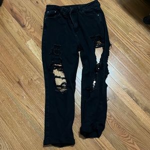 Shin Black ripped Jeans